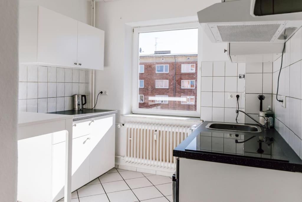 Komplett Neu: 2-Zi Zentral Im Altbau. 24H-Checkin Kiel Extérieur photo
